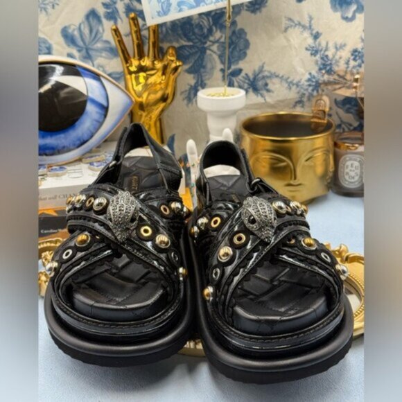 🆕 KURT GEIGER LONDON 🧿 NWOB Orson Cross Scallop Sandal, Black - Sz 37 US  7 - Picture 16 of 16